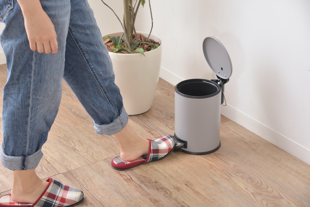 「トラッシュカン」マット仕上げの塗装が上品なシンプルなぺダル式ゴミ箱・ダストボックス