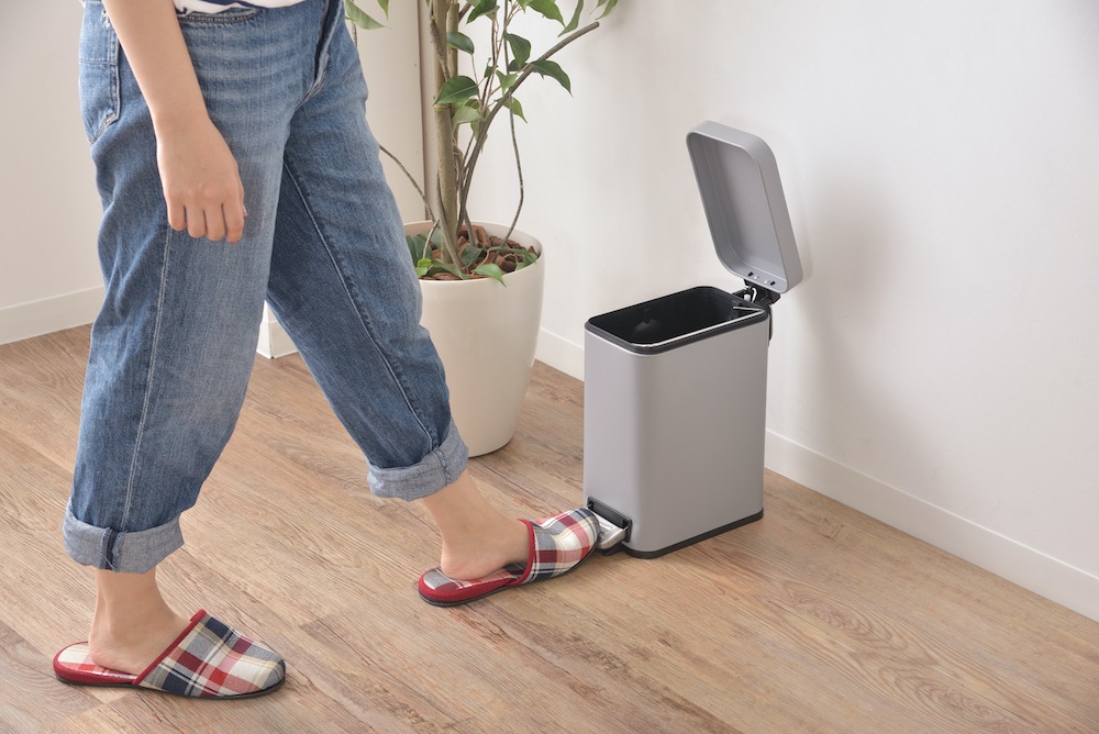 「トラッシュカン」マット仕上げの塗装が上品なシンプルなぺダル式ゴミ箱・ダストボックス