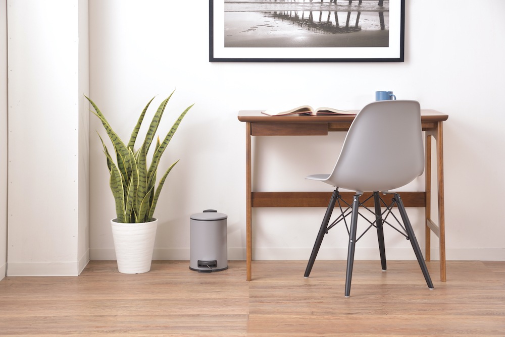 「トラッシュカン」マット仕上げの塗装が上品なシンプルなぺダル式ゴミ箱・ダストボックス