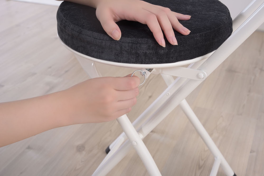 カラフルな折りたたみ「ロンダチェア」おしゃれな北欧カラーの折り畳みチェア