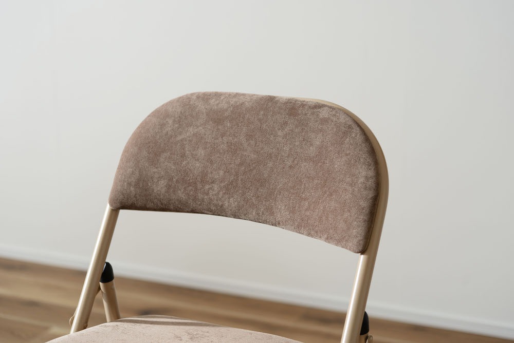 「フォールディングチェア」上品な色合いのスチールと高級感を感じるベロア調の生地 おしゃれな北欧カラーのカラフルな折りたたみ椅子【入荷次第の発送になります】