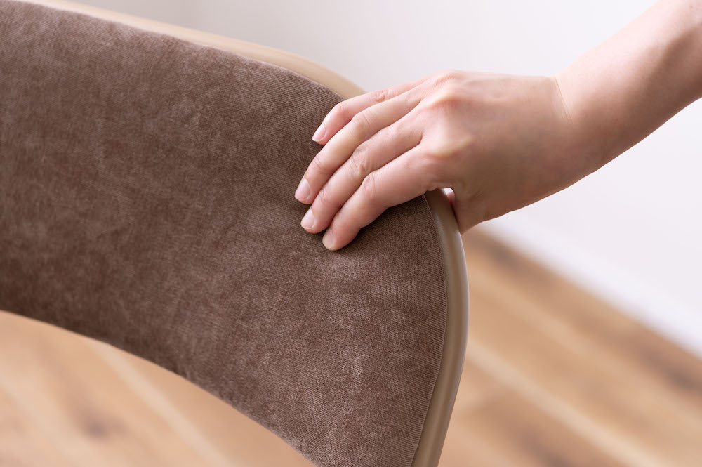 「フォールディングチェア」上品な色合いのスチールと高級感を感じるベロア調の生地 おしゃれな北欧カラーのカラフルな折りたたみ椅子【入荷次第の発送になります】