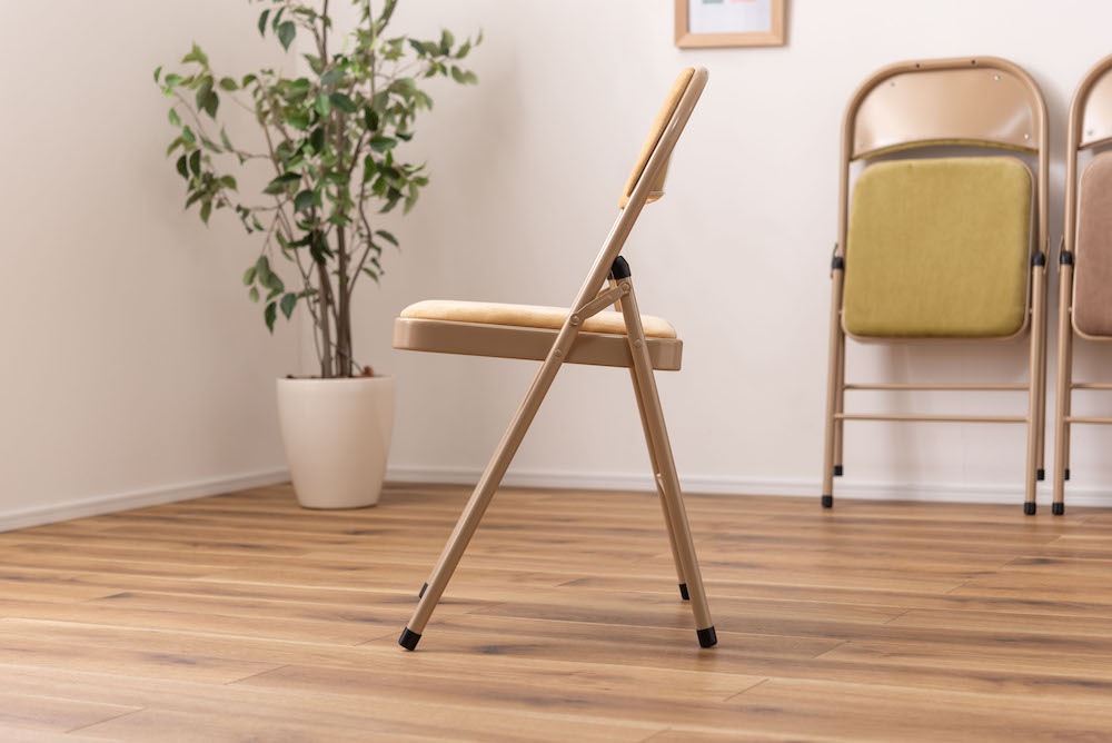 「フォールディングチェア」上品な色合いのスチールと高級感を感じるベロア調の生地 おしゃれな北欧カラーのカラフルな折りたたみ椅子【入荷次第の発送になります】