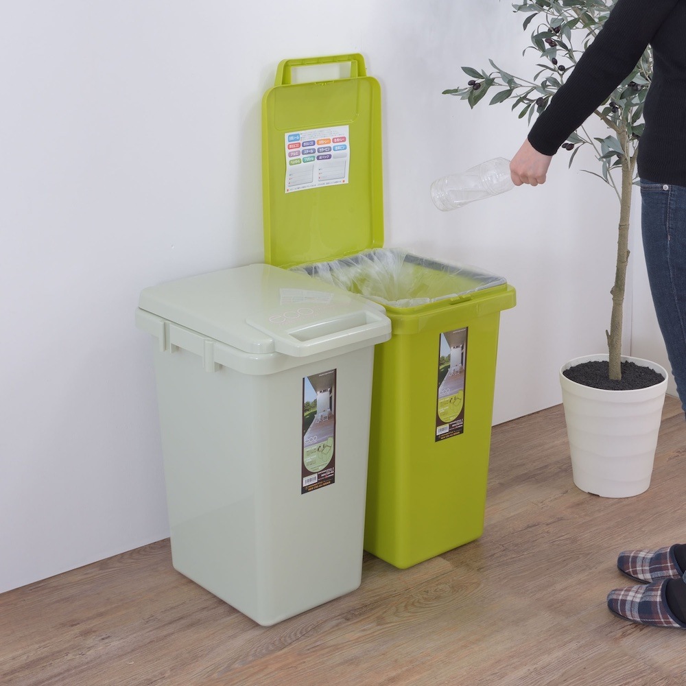 「コンテナスタイル」容量45Lのゴミ箱 シンプルな形と綺麗なカラーが人気。握りやすいハンドルで開け閉めがラクラク♪