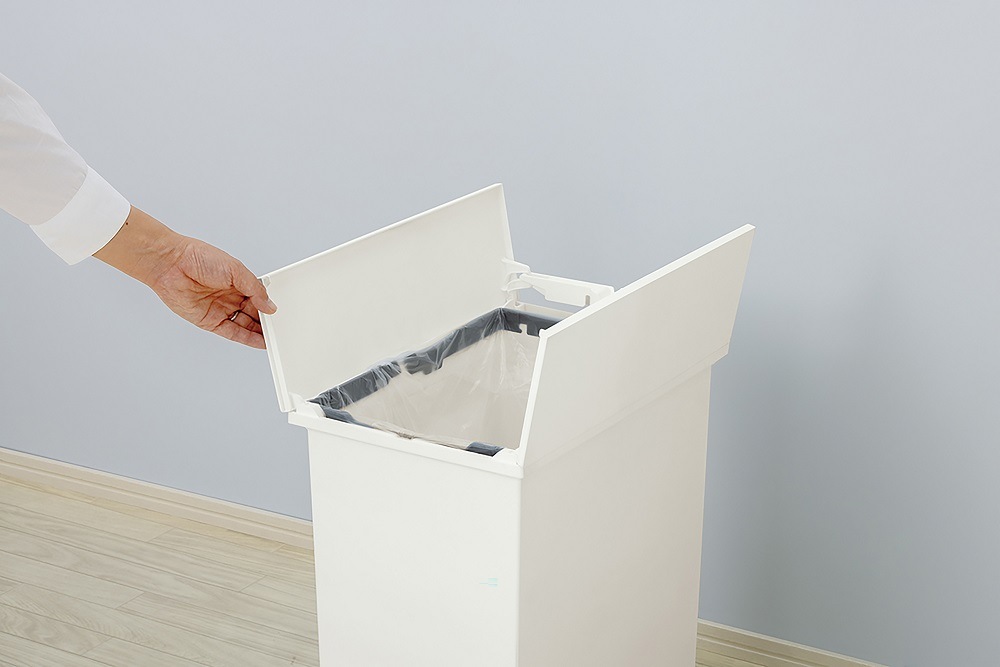 おしゃれなフタ付き　ゴミ箱 ダストボックス 白黒２色　４５L　ペダル式で楽々オープン♪抗菌加工　 SOLOW ペダルオープンツイン