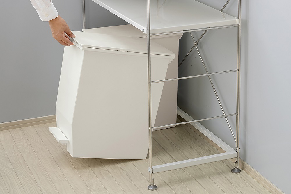 おしゃれなフタ付き　ゴミ箱 ダストボックス 白黒２色　４５L　ペダル式で楽々オープン♪抗菌加工　 SOLOW ペダルオープンツイン