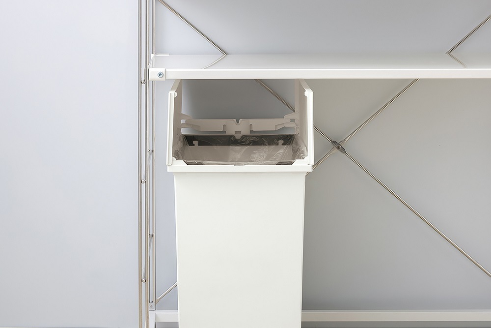 おしゃれなフタ付き　ゴミ箱 ダストボックス 白黒２色　４５L　ペダル式で楽々オープン♪抗菌加工　 SOLOW ペダルオープンツイン