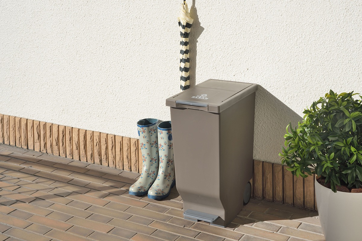 【スライドペダルペール45L】大き目の車輪がかわいい♪大きなキャスター付きでフットペダル開閉、スライドロックもできるおしゃれなごみ箱・ダストボックス