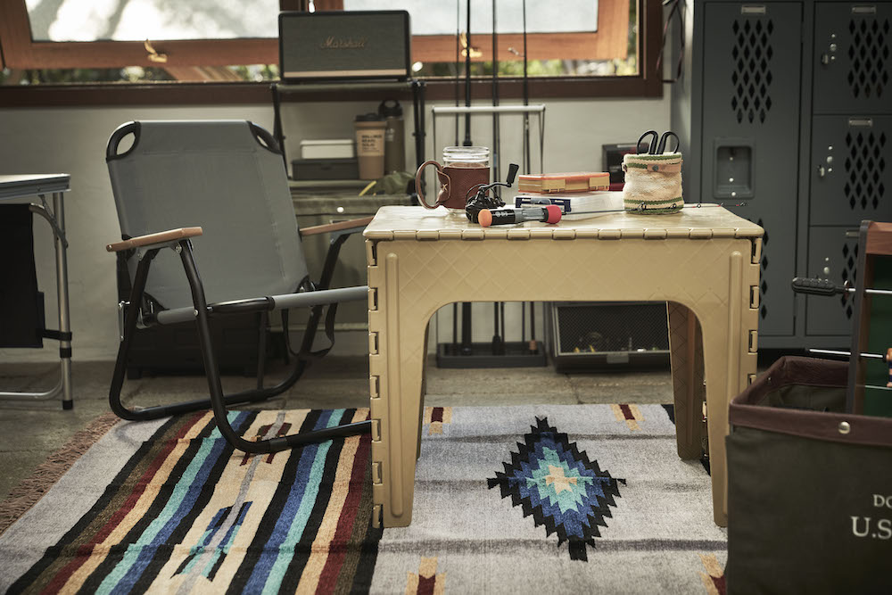 折りたたみスクエアテーブル　コンパクトに折りたたみ可能で持ち運びらくらく♪折りたたみテーブル アウトドア・BBQ・キャンプに　キャンプ用品 室内 屋内 レジャー ビーチ クラフターテーブル