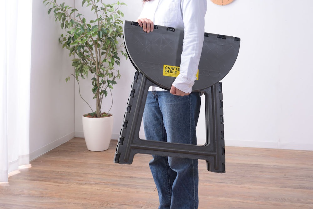 折りたたみ丸テーブル コンパクトに折りたたみ可能で持ち運びらくらく♪折りたたみテーブル アウトドア・BBQ・キャンプに キャンプ用品 室内 屋内 レジャー ビーチ クラフターテーブル