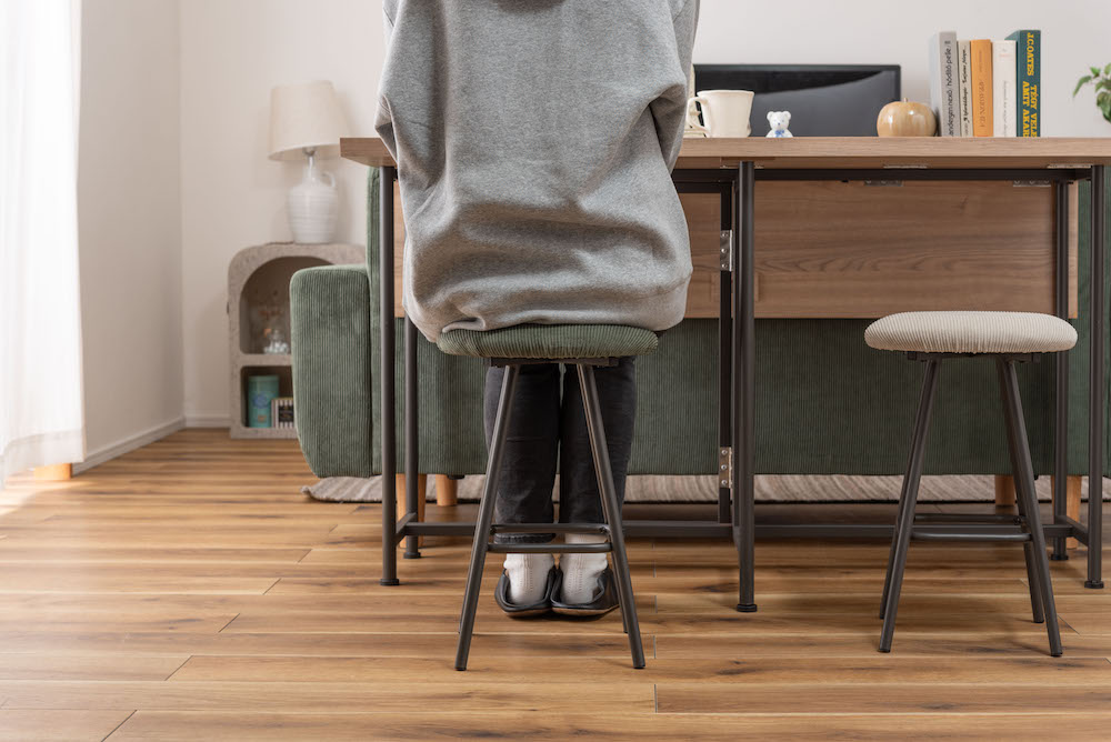 高級感のあるコーデュロイと本革でコンパクトな使い勝手抜群のスツール【benko】