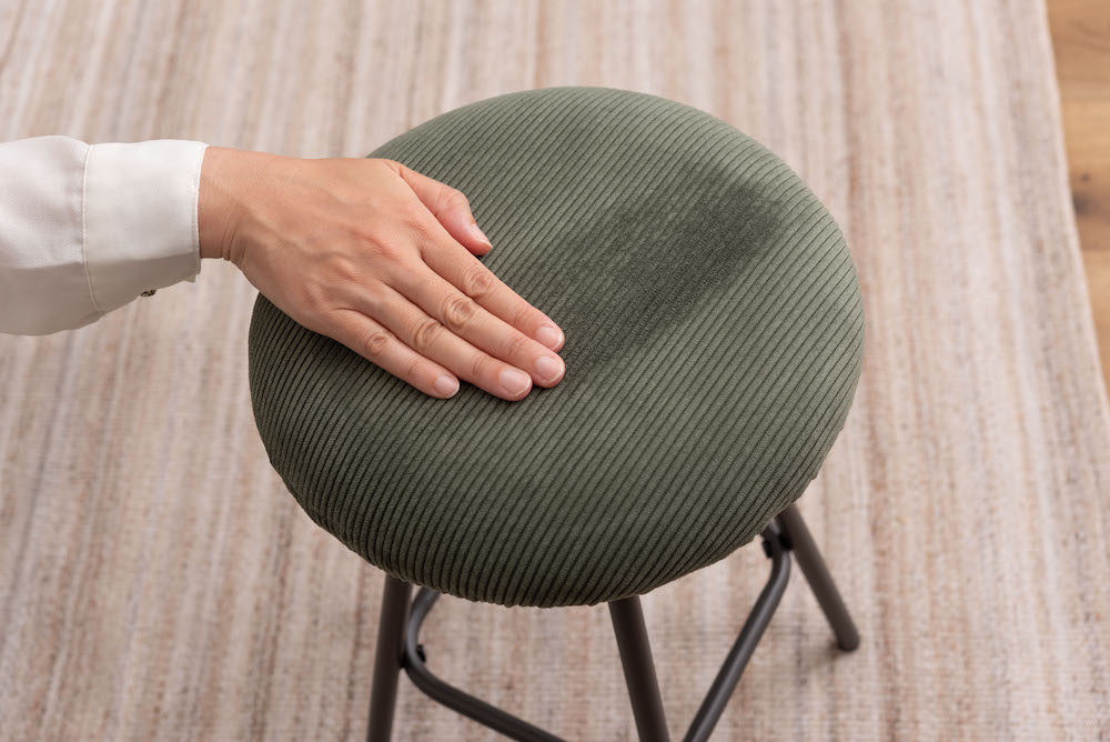 高級感のあるコーデュロイと本革でコンパクトな使い勝手抜群のスツール【benko】