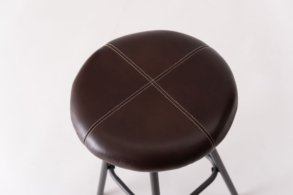 高級感のあるコーデュロイと本革でコンパクトな使い勝手抜群のスツール【benko】