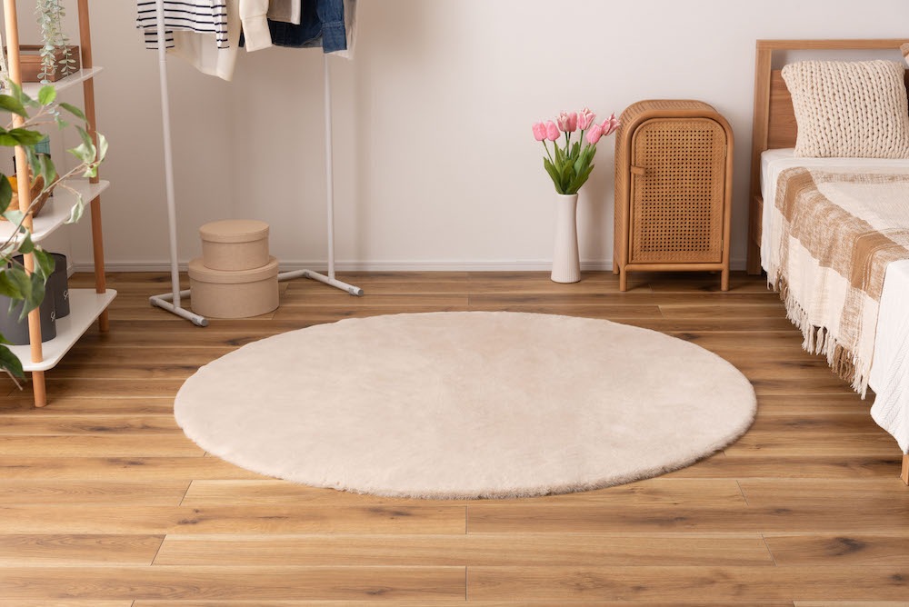 ふわふわ手触りがくせになる柔らかいソフトシャギーラグ【丸型150cm】アイボリー/滑り止め加工済