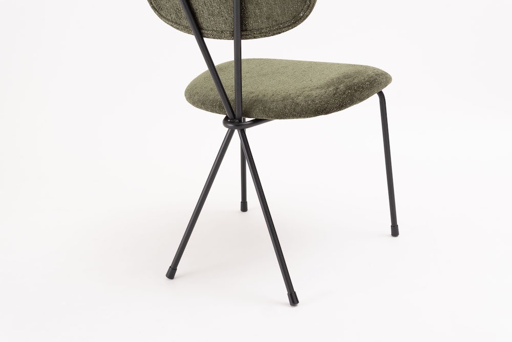 温かみのある3カラー「across chair」 背面クロスのシンプルなインダストリアルチェア