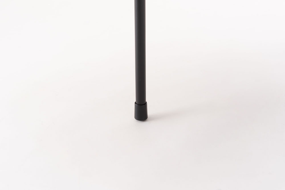 温かみのある３カラー「across chair」　背面クロスのシンプルなインダストリアルチェア