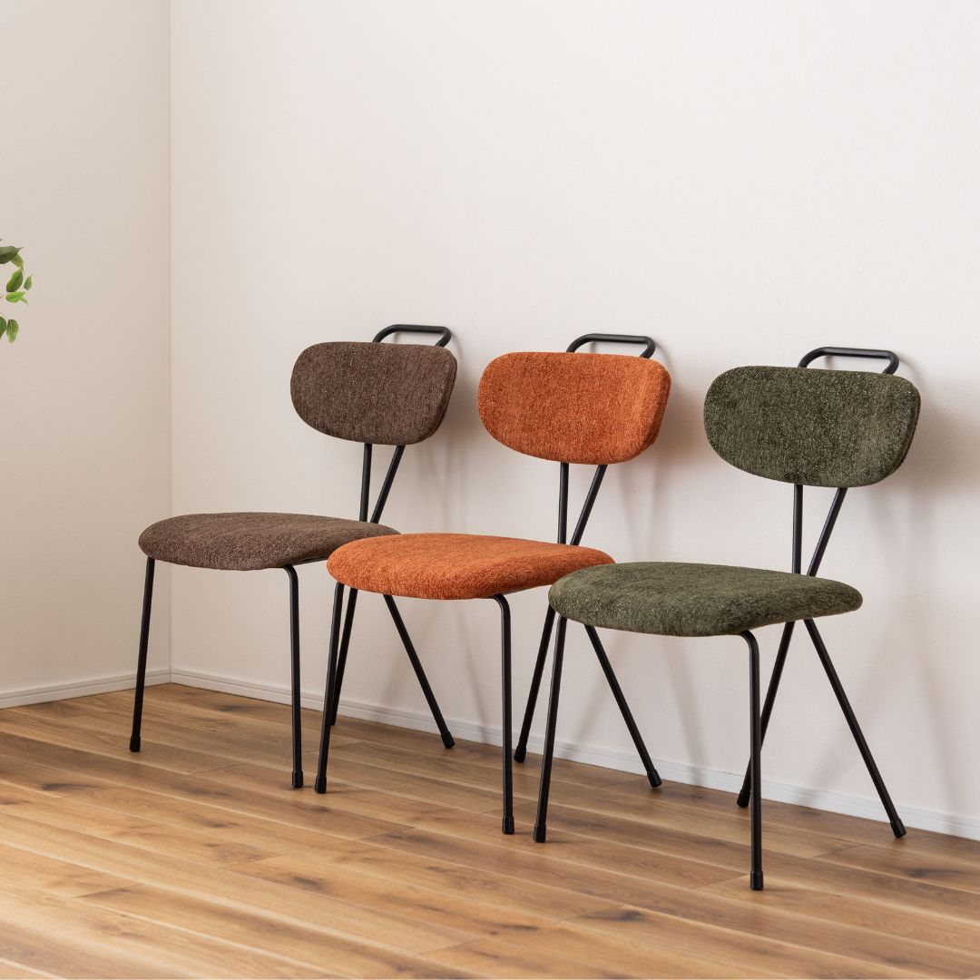 温かみのある3カラー「across chair」 背面クロスのシンプルな