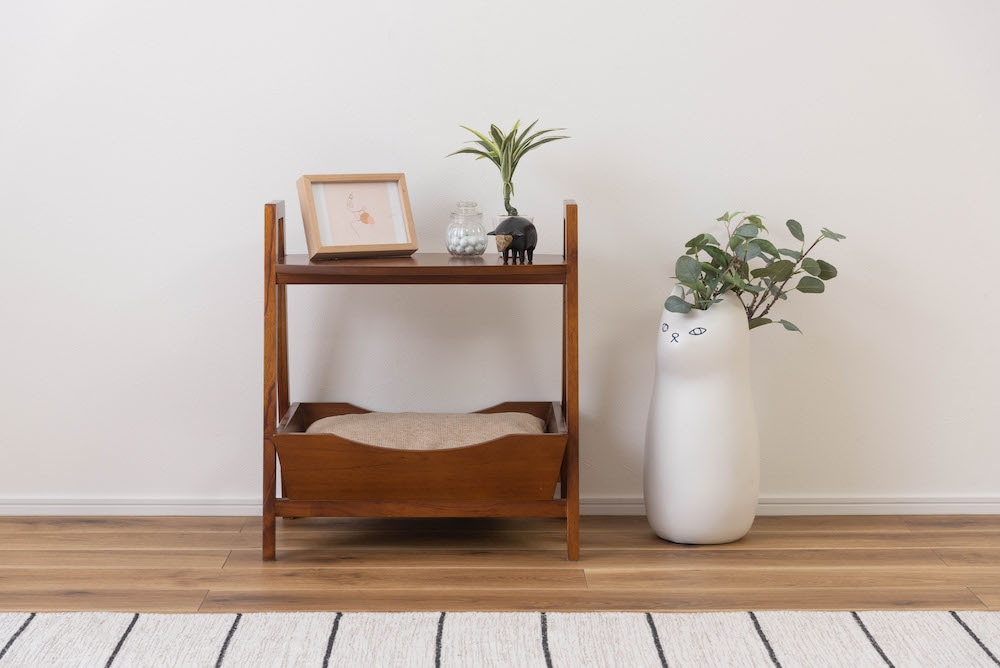ペットとお部屋でくつろぐためのペットサイドテーブル