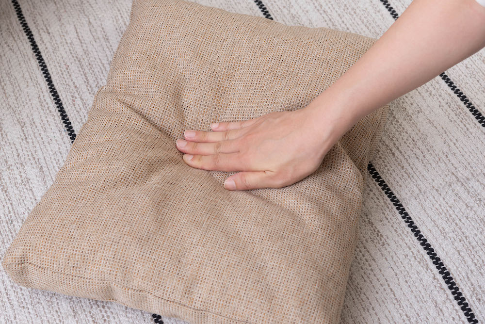 ペットとお部屋でくつろぐためのペットサイドテーブル