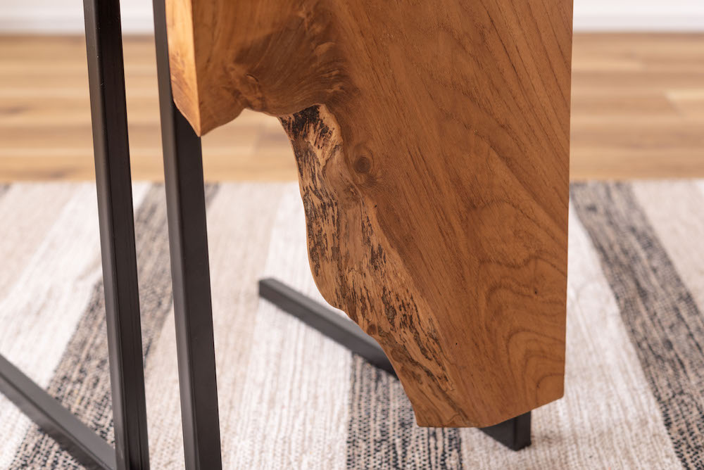 チーク材の木目そのものの形状を活かしたフォルムのおしゃれなサイドテーブル