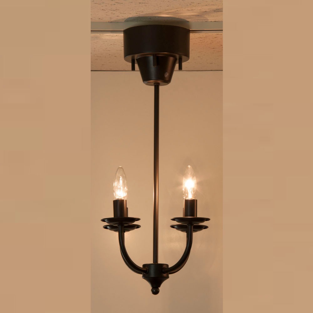 キャンドルのようなアンティーク感溢れるシャンデリア（ブラウン