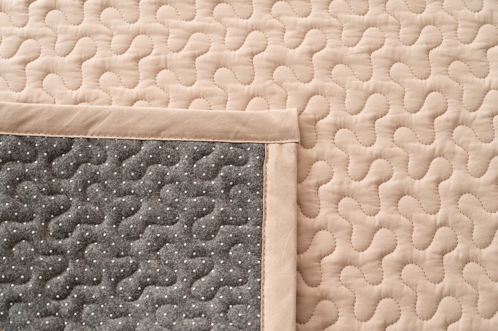 【洗濯機OK】お子様にも安心　コットン１００％のイブルラグ　190×130　夏用キルトラグ　　