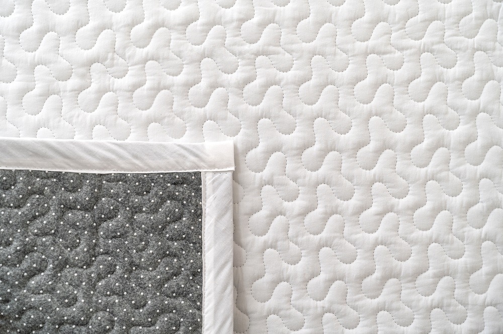 【洗濯機OK】お子様にも安心　コットン１００％のイブルラグ　190×130　夏用キルトラグ　　