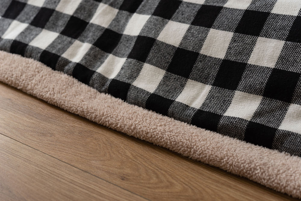 おしゃれなチェック柄のあったか薄掛コタツ布団 長方形 モダン白黒チェック