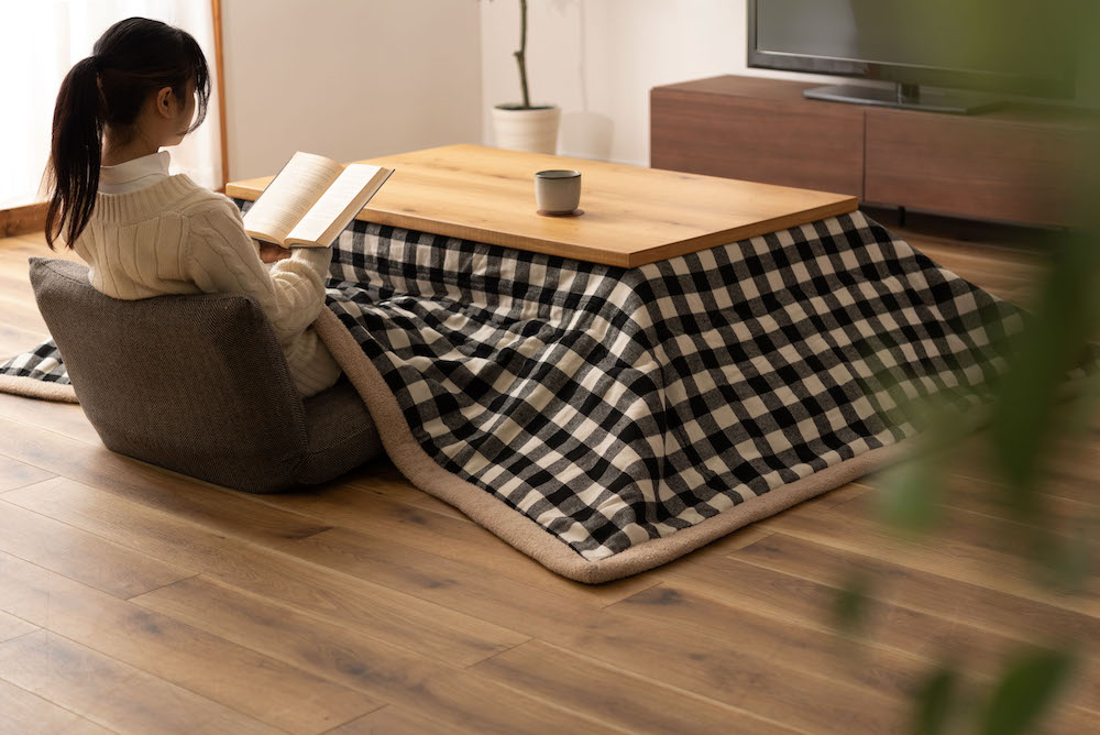 おしゃれなチェック柄のあったか薄掛コタツ布団 長方形 モダン白黒チェック