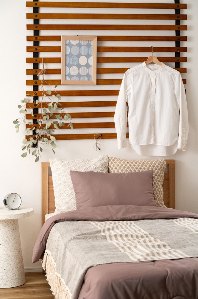 天然木のナチュラルぬくもり感じる「ウッドパーテーション」　　吊り下げ式で省スペース　 　　　　　　  【ワイドタイプ】幅120ｃｍ×高113ｃｍ                 背面ディスプレイ/間仕切り/