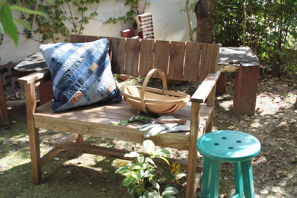 デニムのデザインクッション 45cm角 インド製（タイプB）