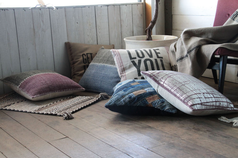 デニムのデザインクッション 45cm角 インド製（タイプB）