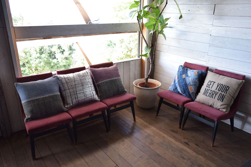 デニムのデザインクッション 45cm角 インド製（タイプB）