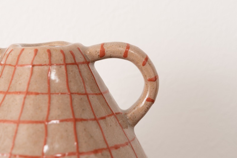 北欧感じる温かいぽってりフラワーベース/取っ手付き 【21センチ】