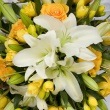 お彼岸　お供え　おまかせ  ユリとバラの花束　特別割引　特別割引　