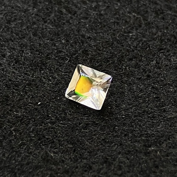 アナンダライト(レインボー水晶) カットルース スクエア 0.27ct 1点物