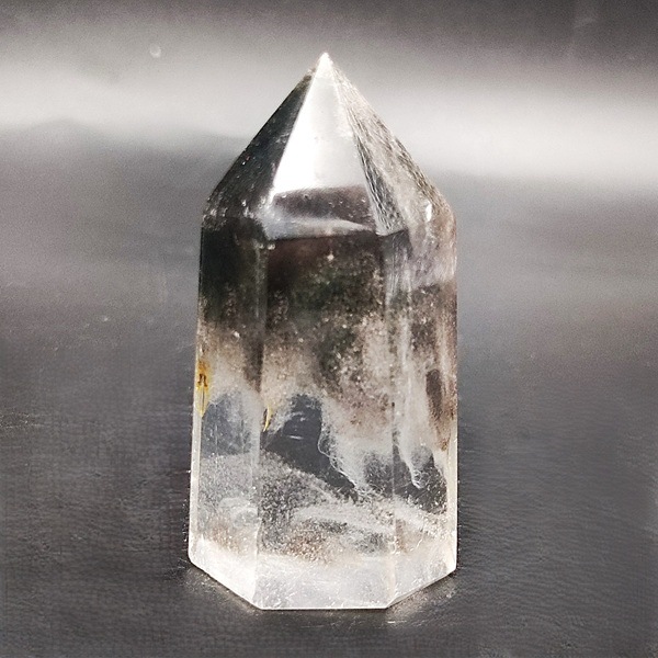 高品質　水晶　スカル　大きめ　虹　カービング　クリアクォーツ ガーデンクォーツ ポイント型 カービング 47.8g | ☆名前から探す,サ