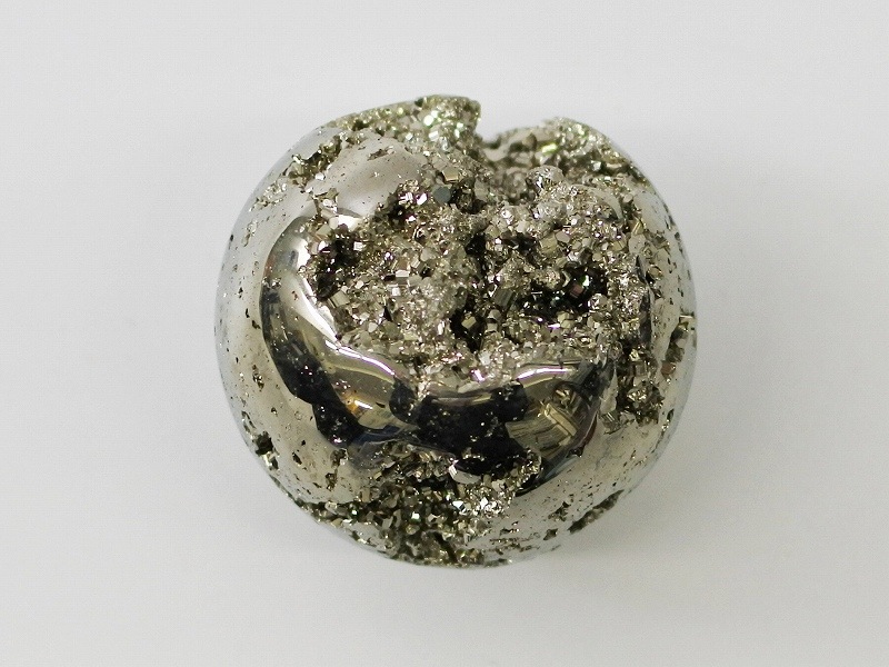 スフィア(丸玉)・パイライト(黄鉄鉱) 直径48mm 思わず見入ってしまう