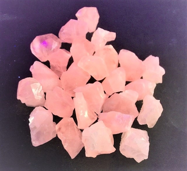 大人気なので再追加！】強蛍光ピンクカルサイト原石 1個売り | ☆形状