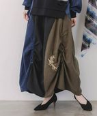 イズスカラー / 花刺繍バイカラー切替 ドロストスカート