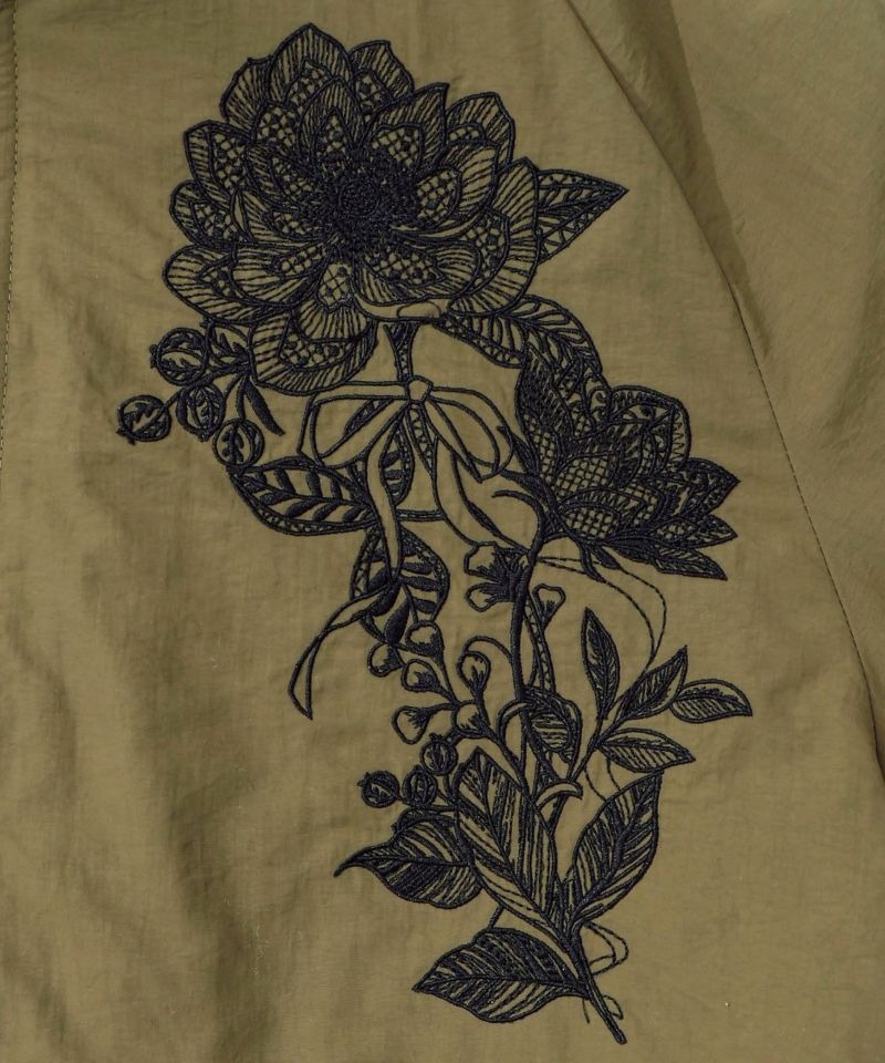 イズスカラー / ボア襟取り外し可能 花刺繍中綿ブルゾン | BRAND