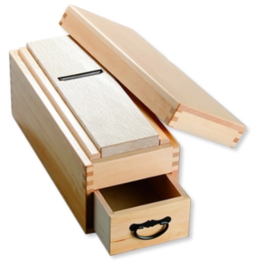 滝沢　鰹節削り器　匠　たて27.7cm × よこ11.4cm × 高さ12.6cm　替刃式　58mm