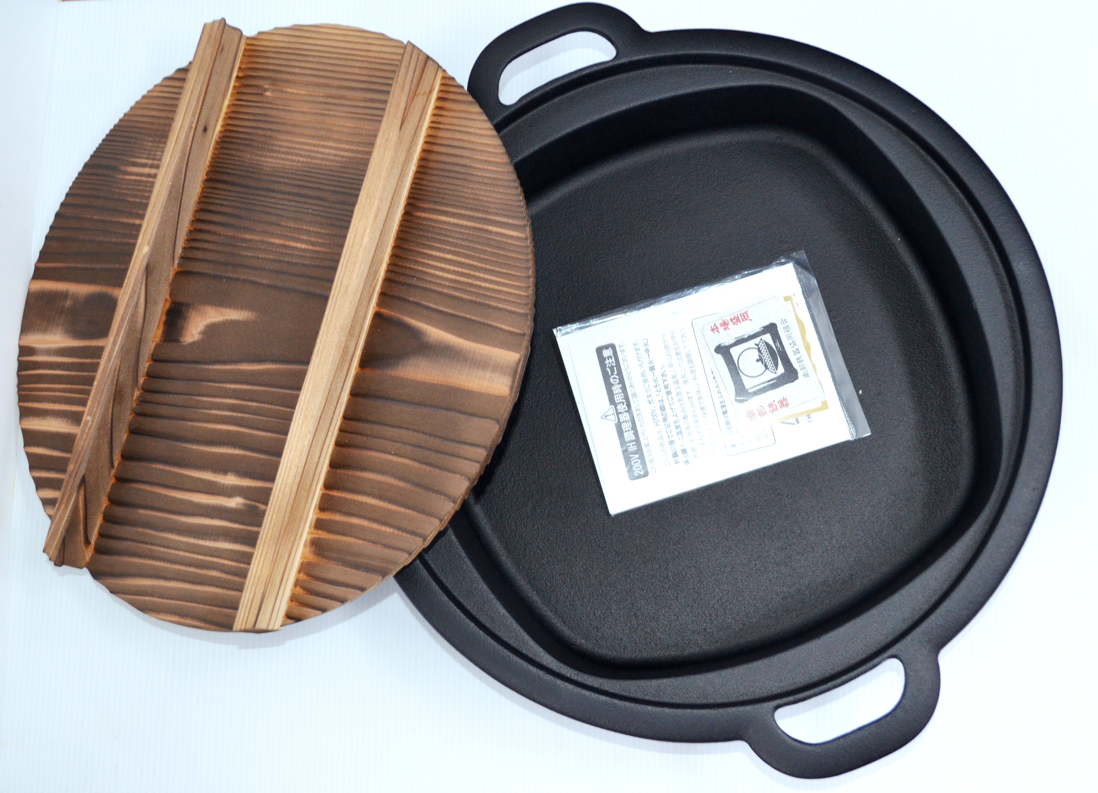 南部鉄器の岩鋳　すき焼兼用餃子鍋　内径：24cm　深さ：5.5cm 　　　　　　　　　　　　　　IH対応（100V・200V）※ガスコンロでもお使い頂けます。