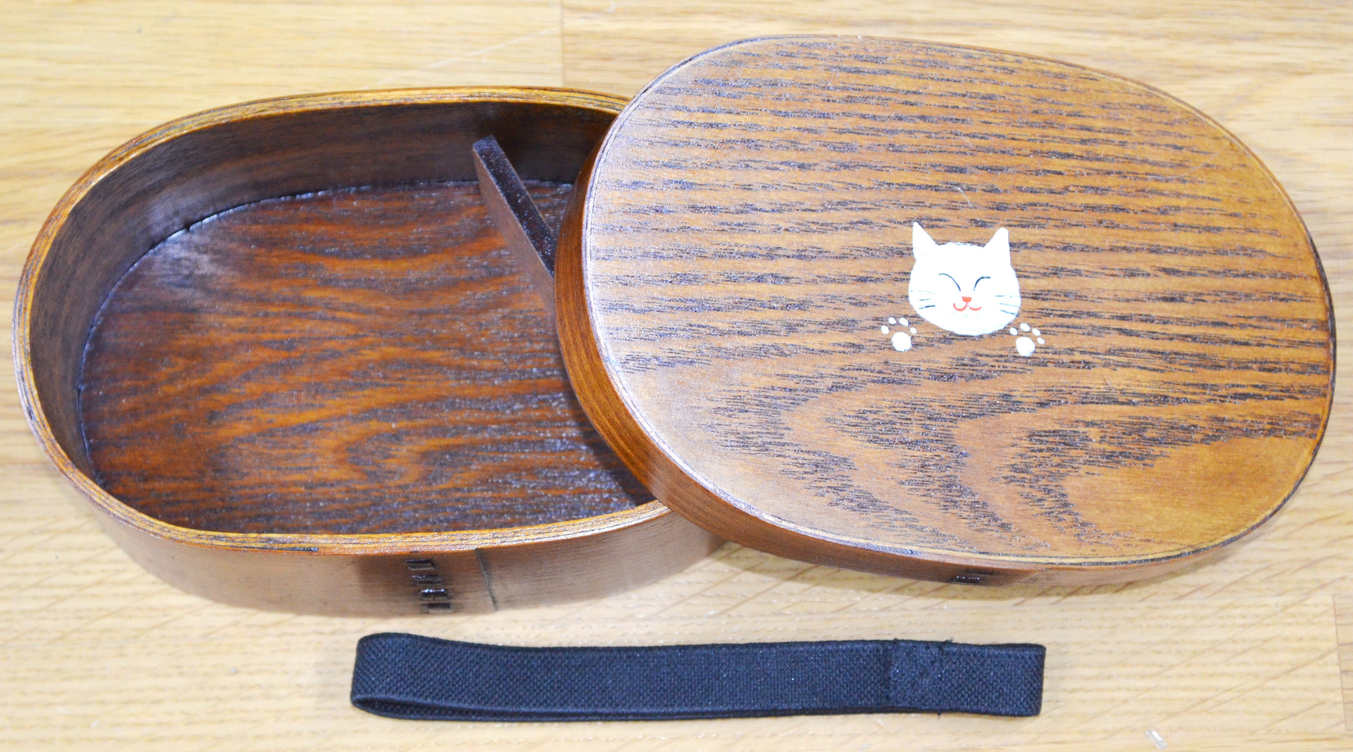 わっぱ小判一段弁当手書き猫　　天然木　17.6×11.5×6.1cm　（約570ml）