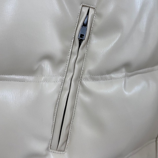 フェイクレザーロングベストフード付 ポケット付 フリーサイズ