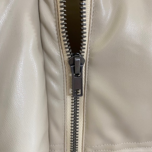 フェイクレザーロングベストフード付 ポケット付 フリーサイズ