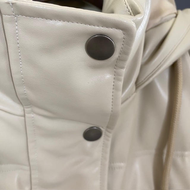 フェイクレザーロングベストフード付 ポケット付 フリーサイズ