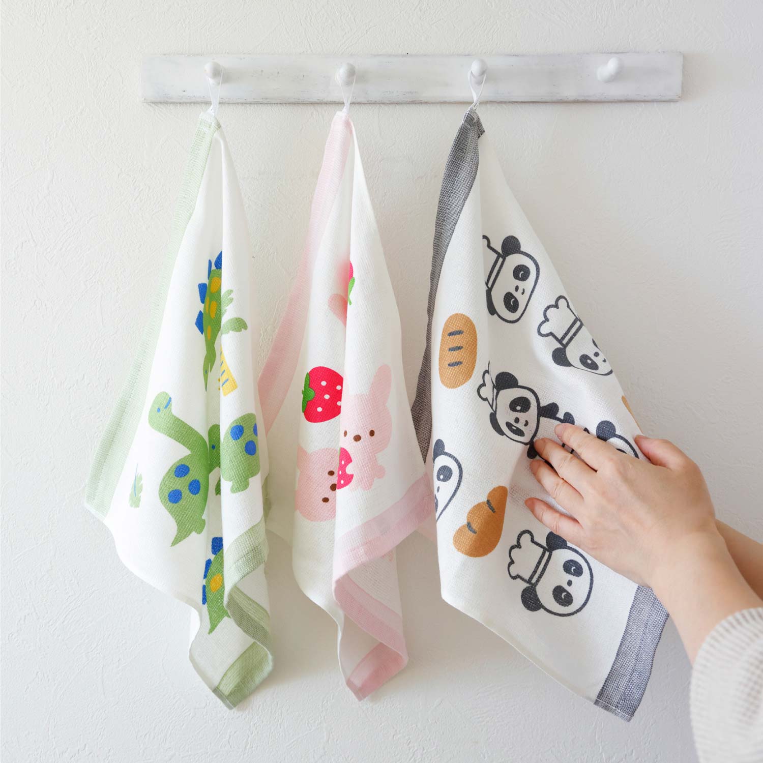 Pela ハンドタオル ループ付き 保育園 幼稚園 | ハンドタオル | 新田