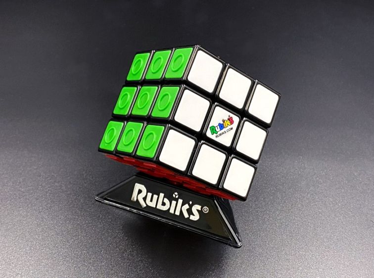 ルービックキューブ　ユニバーサルデザイン