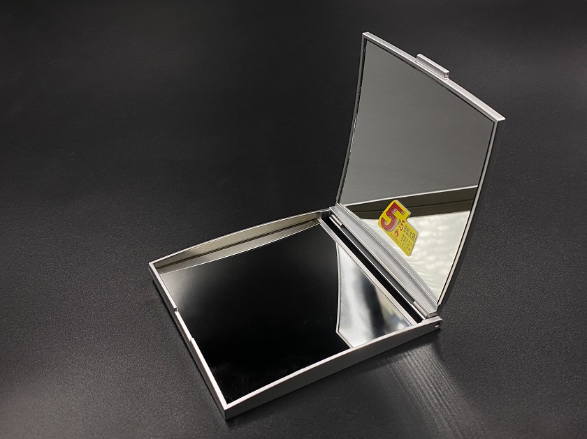 5倍拡大鏡付きコンパクトミラー